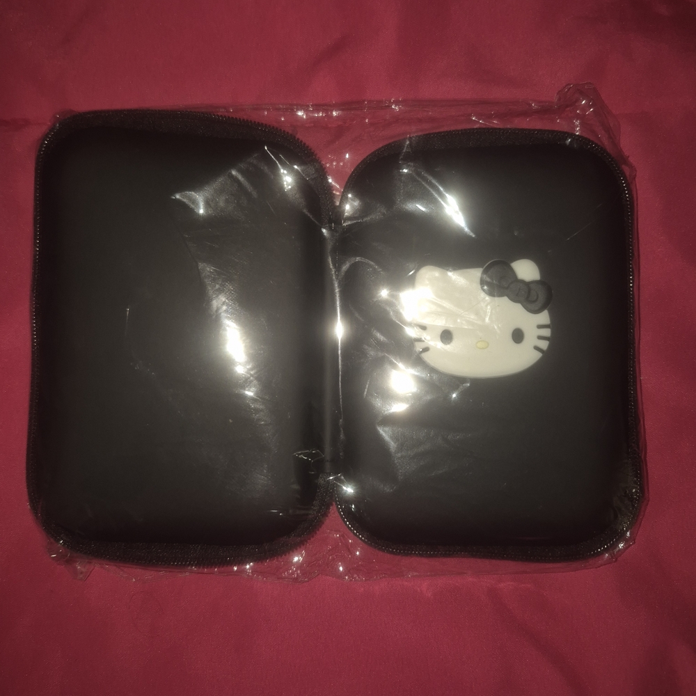 Hello Kitty Black Case W/Data Cable Cover